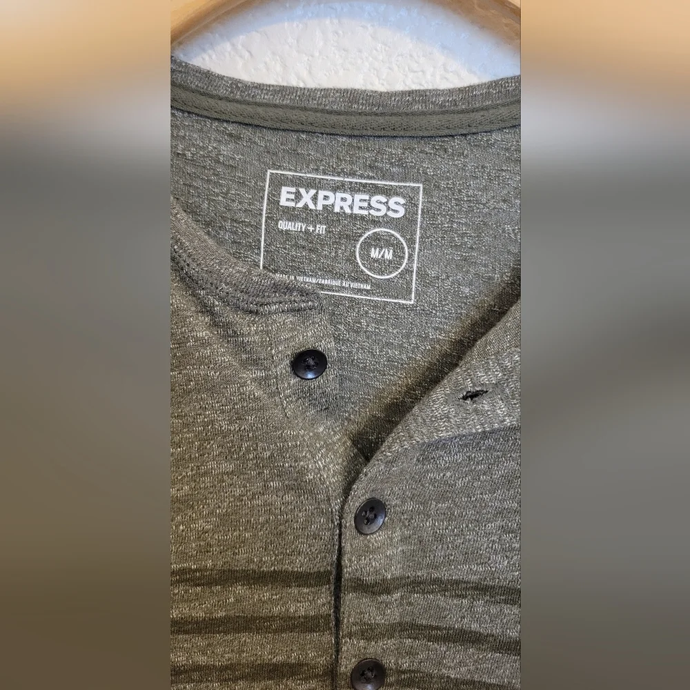 Express long sleeve shirt - Picture 3 of 4